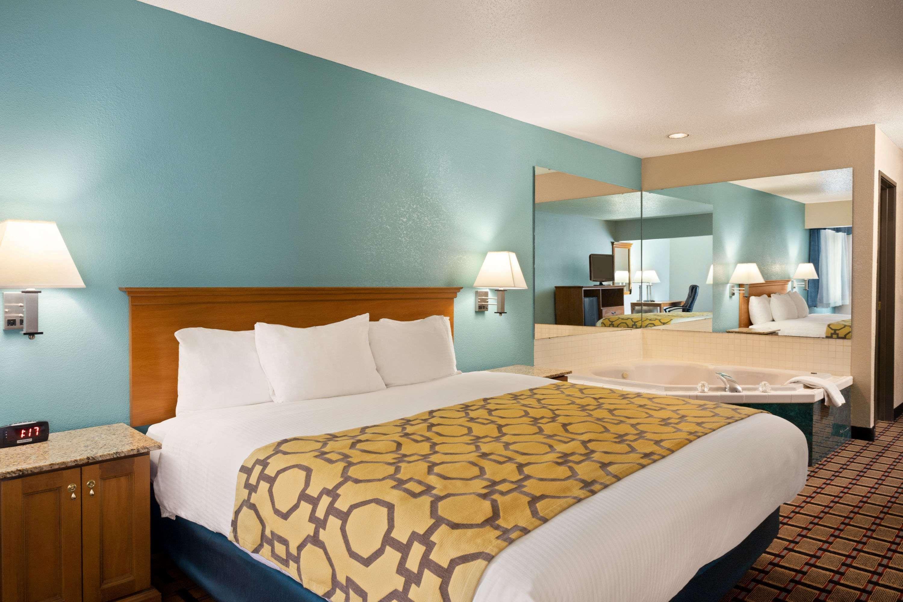 Baymont By Wyndham Warrenton Hotel Exterior foto