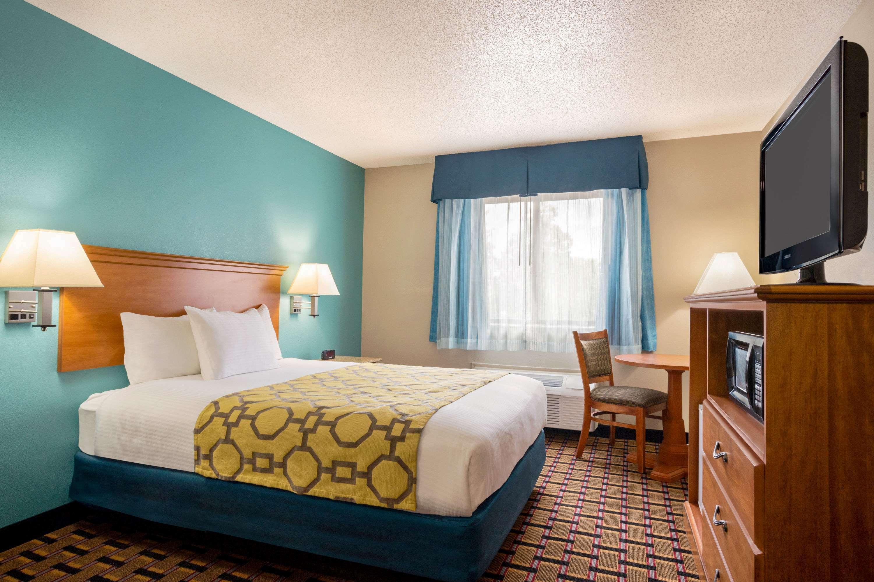 Baymont By Wyndham Warrenton Hotel Exterior foto