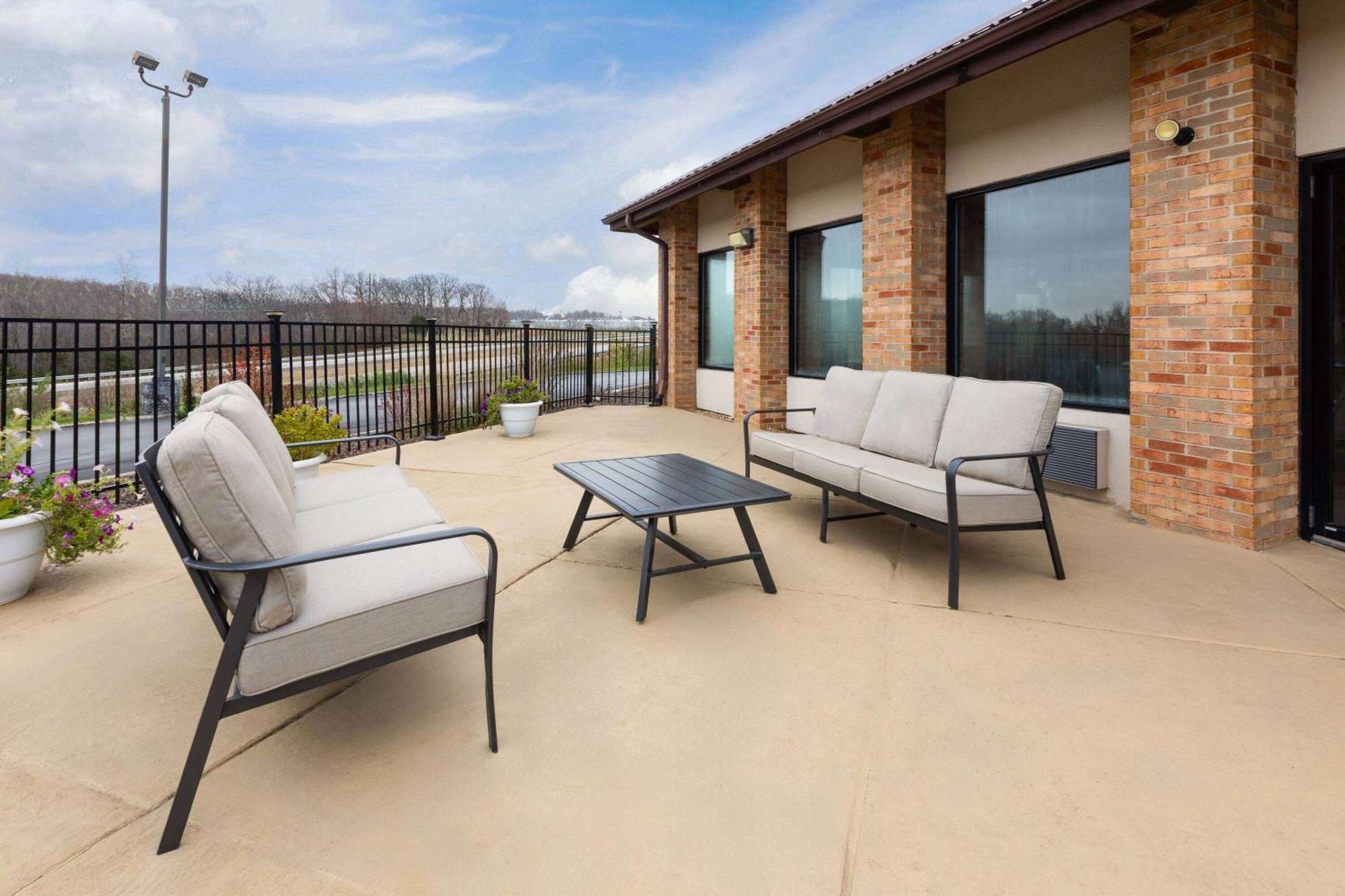 Baymont By Wyndham Warrenton Hotel Exterior foto